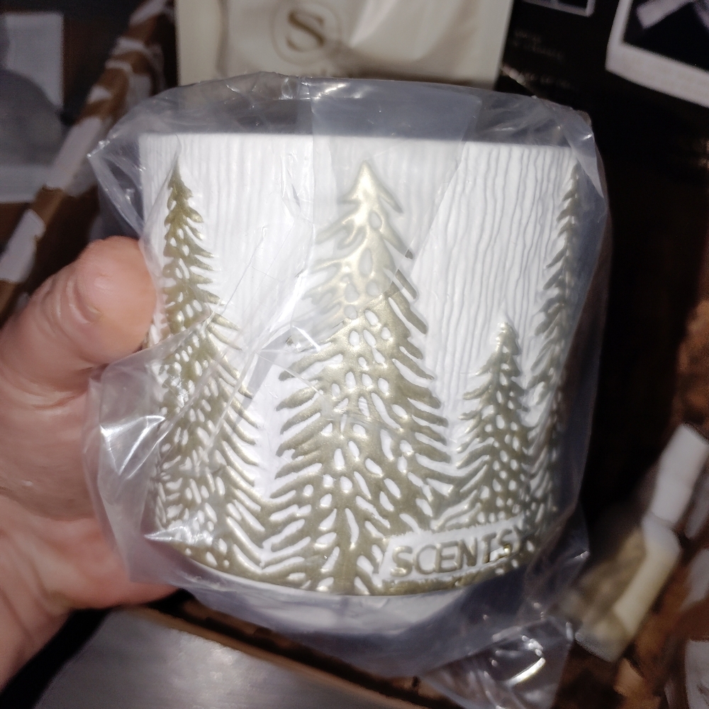 Scentsy Silver and Gold Whiff Box Collection Scentsy Air Tabletop Diffuser π - Picture 6 of 11